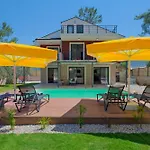 Ronia Villa